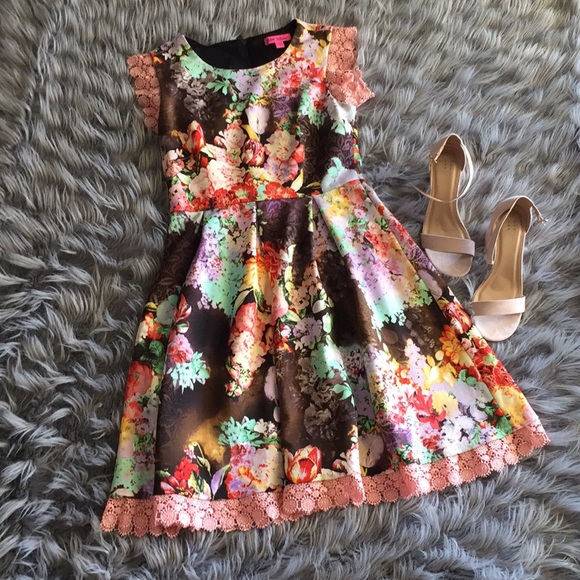 Betsey Johnson Dresses & Skirts - 🤩 Stunning Betsey Johnson Floral Dress 6 👗